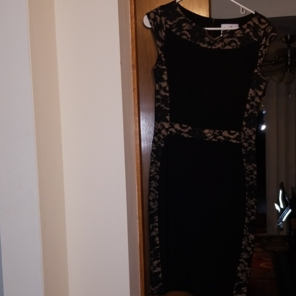Dress - Picture 3 of 3